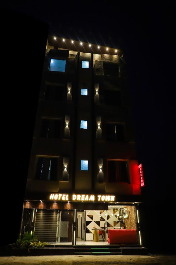 Hotel Dream Town By Cozy Hotels & Resorts Amritsar Exterior foto